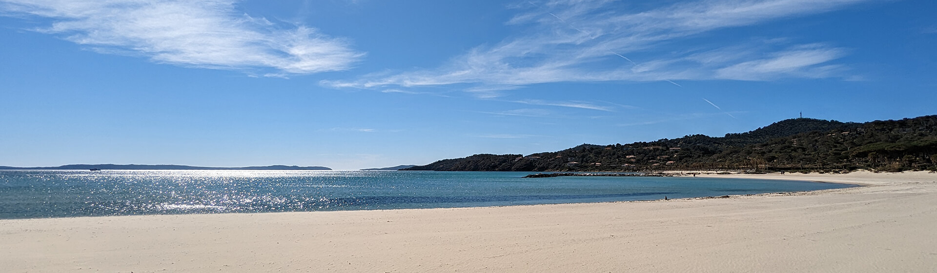 plage de la favière déserte en hiver